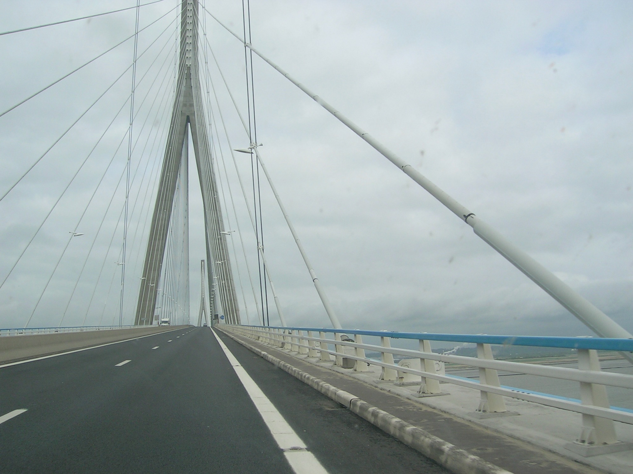 Pont de Normandie et sa piste cyclable